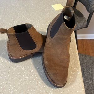 Ugg brown suede with elastic side Chelsea boot